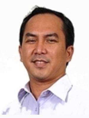 Dr Arnold Puyok